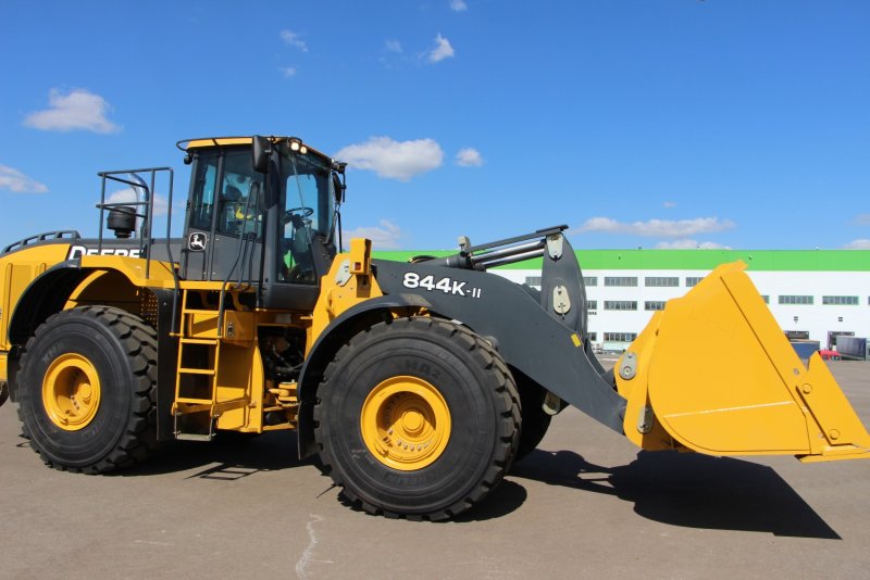 Погрузчик John Deere 744k