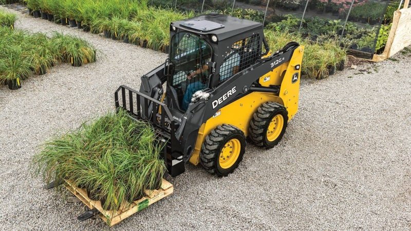 Минипогрузчик John Deere 318g