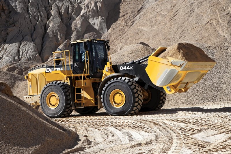 Погрузчик John Deere 3420