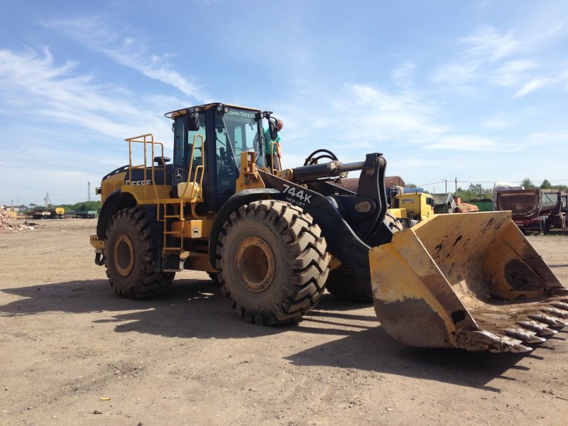 Погрузчик John Deere 3420