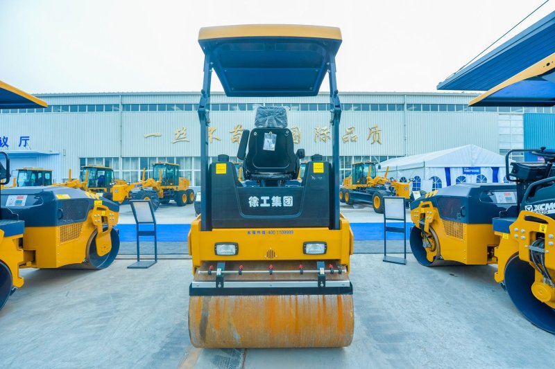 Каток дорожный XCMG xmr403