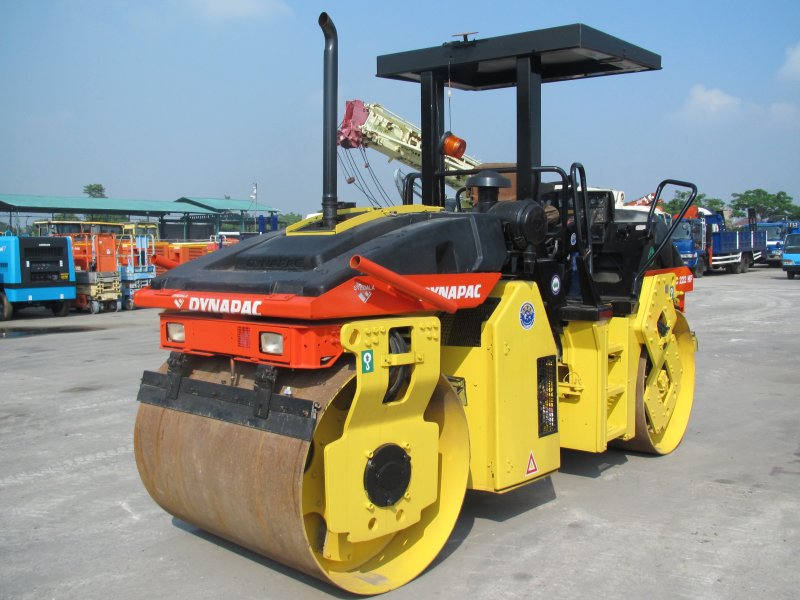 Каток Dynapac cc2200 габариты