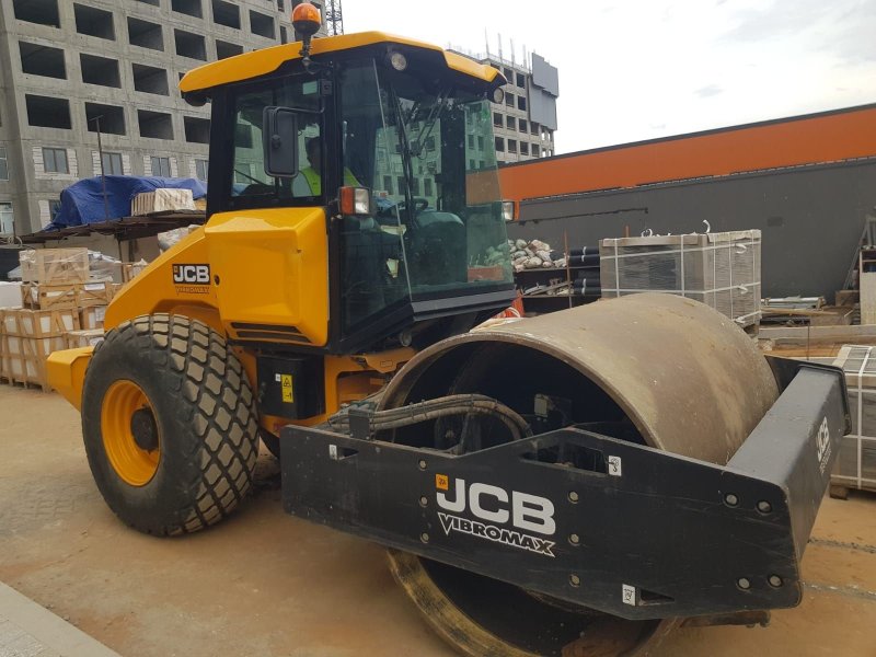 Каток грунтовый XCMG xs142j