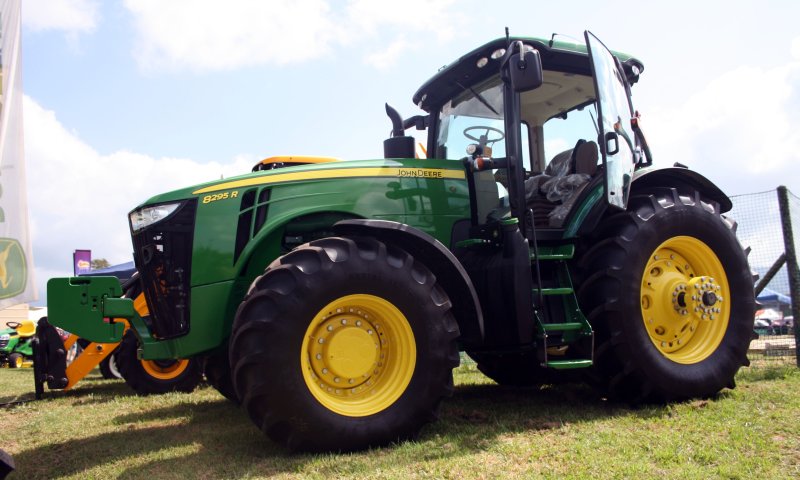 Трактор колесный (John Deere 9030)