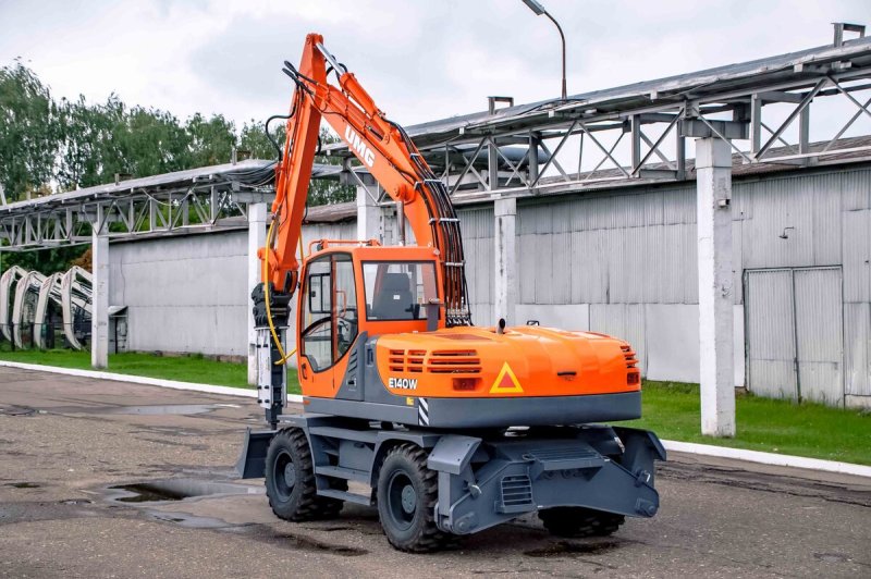 Экскаватор UMG E-140