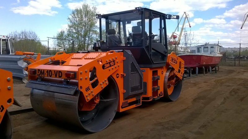 Каток дорожный DM-10-VD