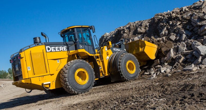 Фронтальный погрузчик John Deer 744