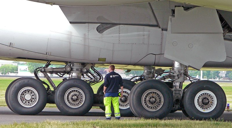 Боинг 747 шасси