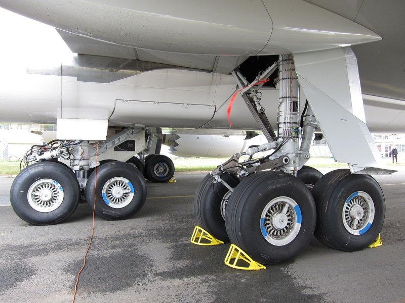 Боинг 747 шасси