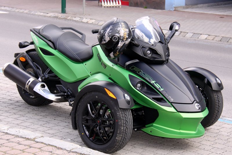 Трицикл can am Spyder