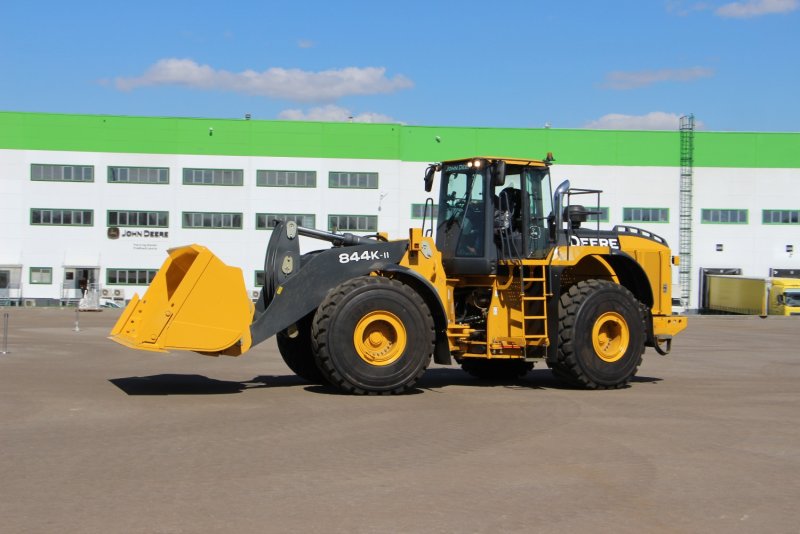 Фронтальный погрузчик John Deere