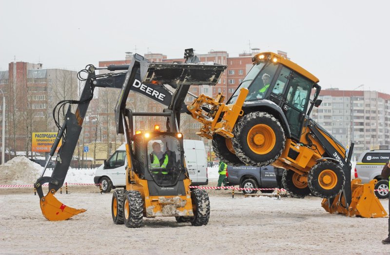 Экскаватор-погрузчик John Deere 315sl