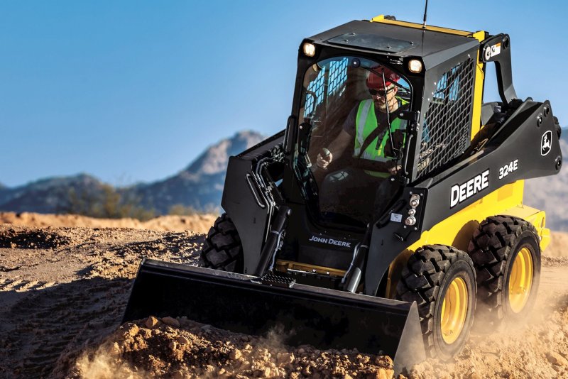 Мини-погрузчик John Deere 318g