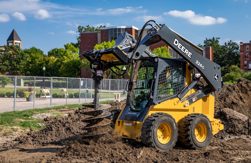 Мини погрузчик John Deere