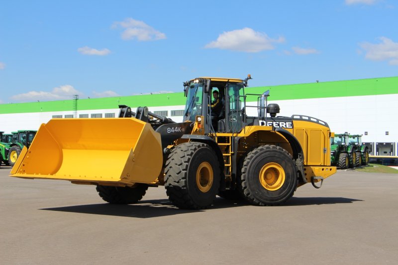 Фронтальный погрузчик John Deere