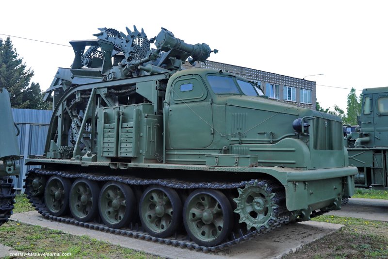 Гусеничный тягач АТС-712