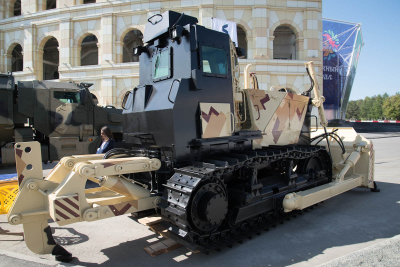 Бронированный бульдозер б10м2с