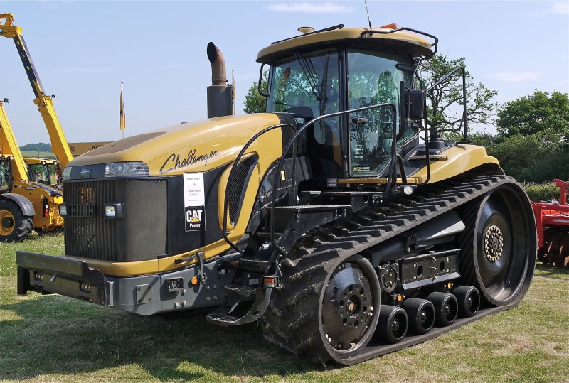 Трактор гусеничный Challenger mt755d