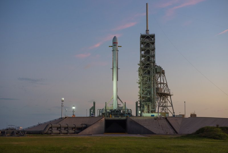 Falcon 9 фото