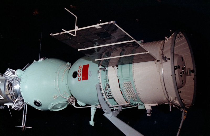 1983 - Запущен пилотируемый космический корабль «Союз т-8»