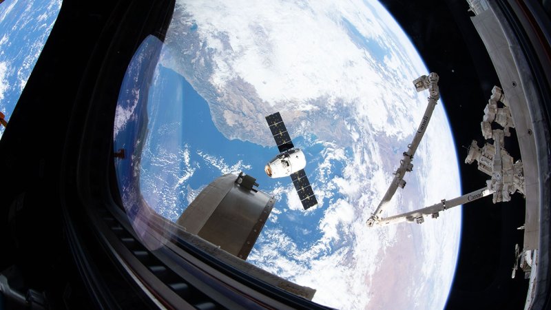 Космический грузовик SPACEX Dragon