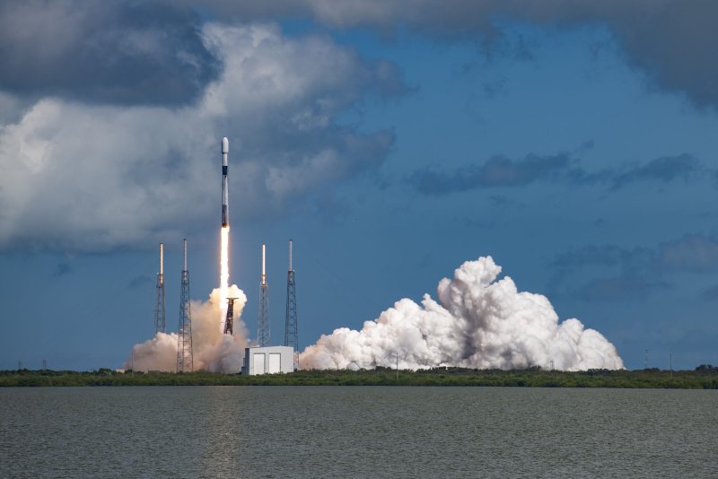 Falcon 9 ft