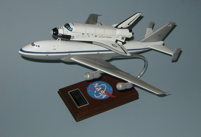 Самолет Боинг 747 с Бураном игрушка