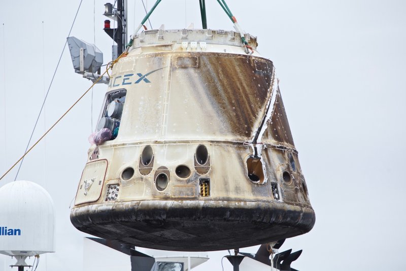 Спускаемый аппарат Falcon 9