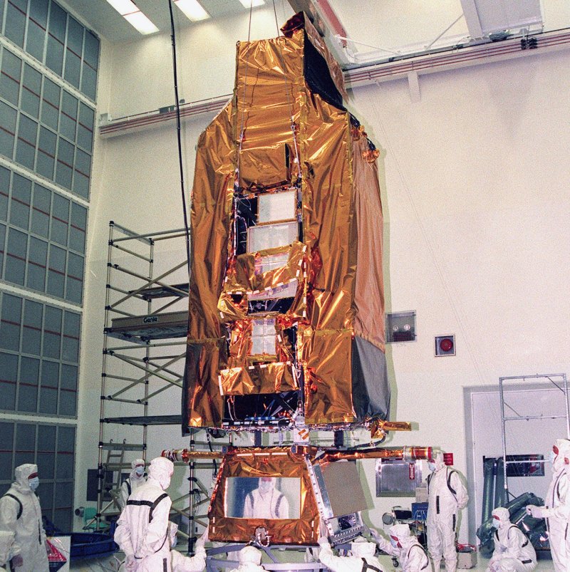 Far Ultraviolet spectroscopic Explorer телескоп