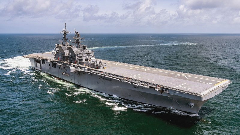 Корабль USS America (LHA 6)