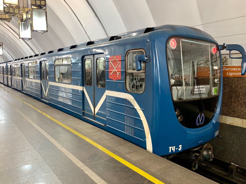 Поезд метро 81-717