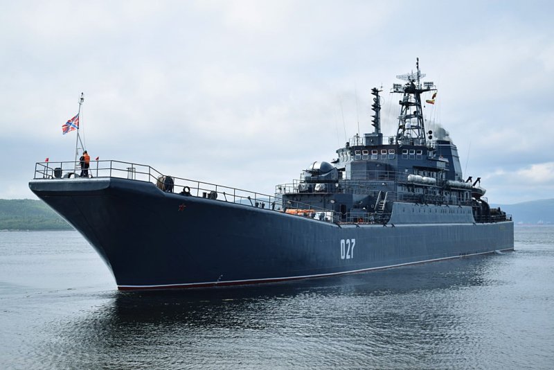 Большой десантный корабль 775