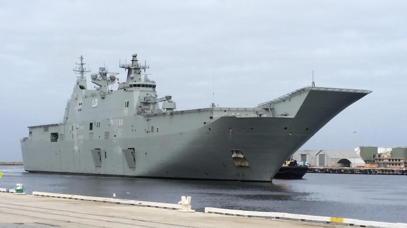 HMAS «Канберра» авианосец