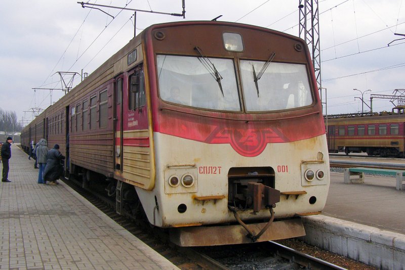 Пригородный поезд