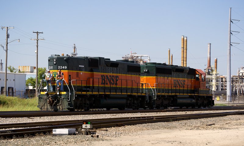EMD gp40-2 view of the Hood