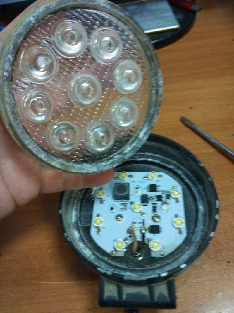 Разбираем китайский диодный фонарь