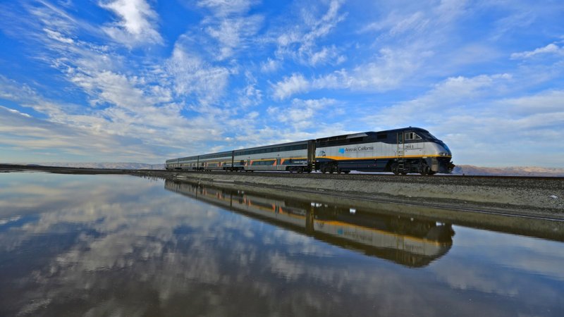 Поезд Amtrak California