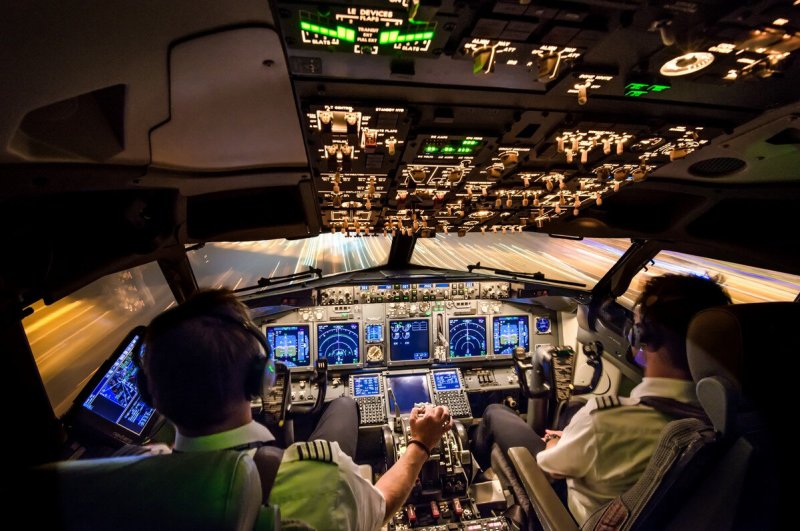 Кабина Боинг 737-800