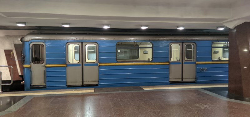 Харьковский метро станция перемога