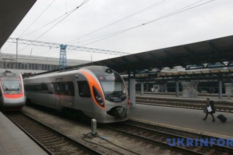 Скоростной поезд между Киевом и Харьковом