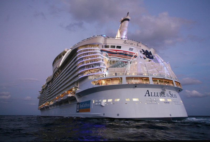 Rhapsody of the Seas лайнер