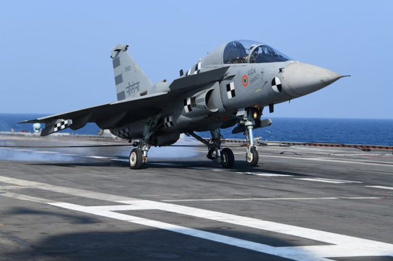 Tejas LCA истребитель