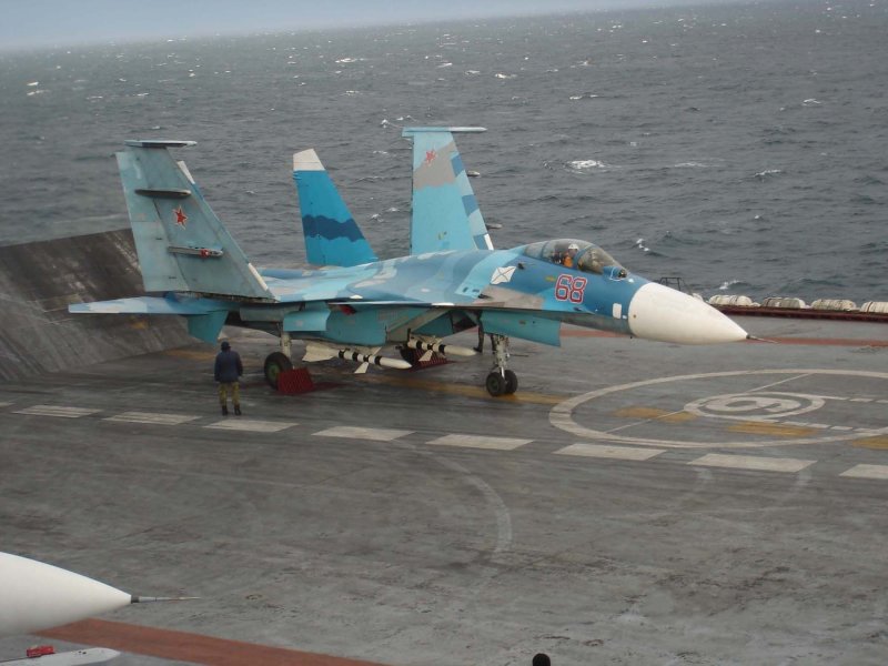 Корабельный истребитель Су-33