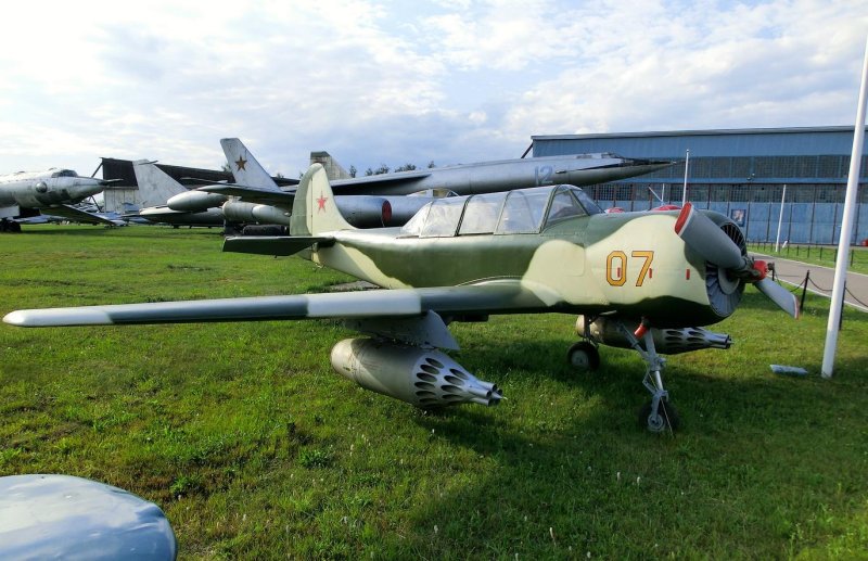 Як-52б ударный самолёт