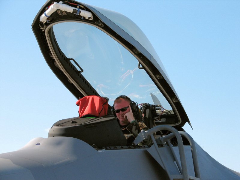F-22 кабина пилота