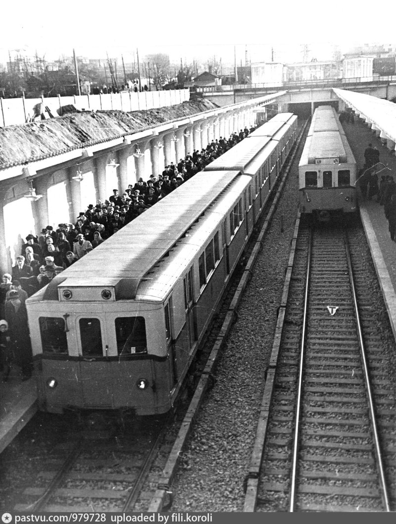 Трофейные вагоны метро в Москве