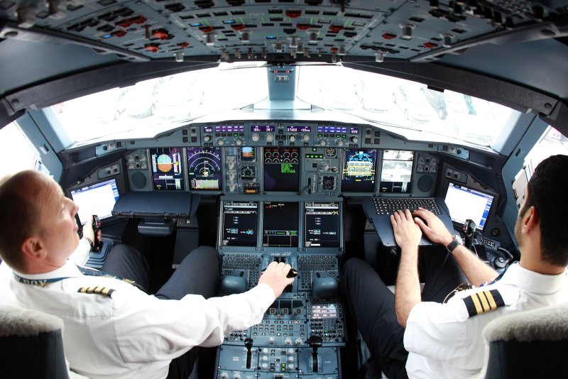 Airbus a330 кабина пилотов
