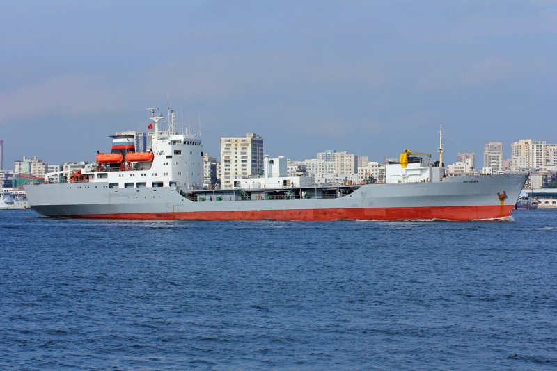 Средний морской танкер Печенга