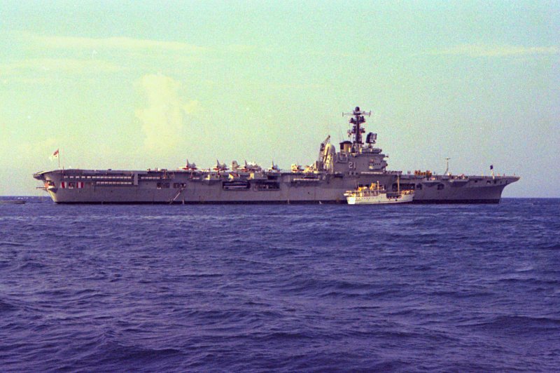 Авианосец HMAS Melbourne