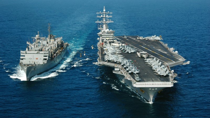 Авианосец США самый большой